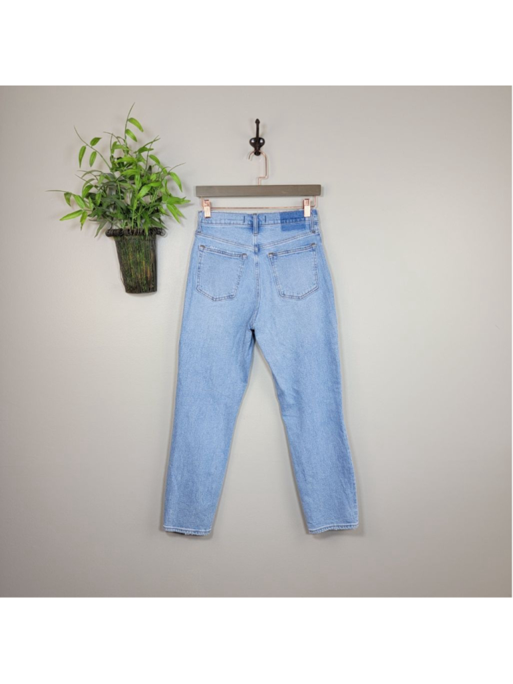 Abercrombie & Fitch High Rise Mom Jeans Light Blue Ripped Knees Relaxed AF 4 27 - Picture 10 of 11